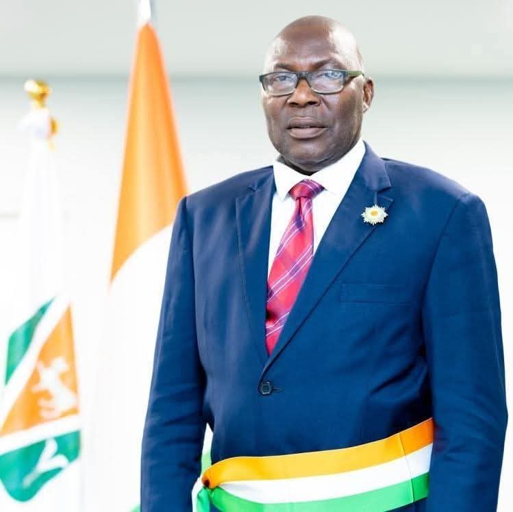 PAUL DAKUYO